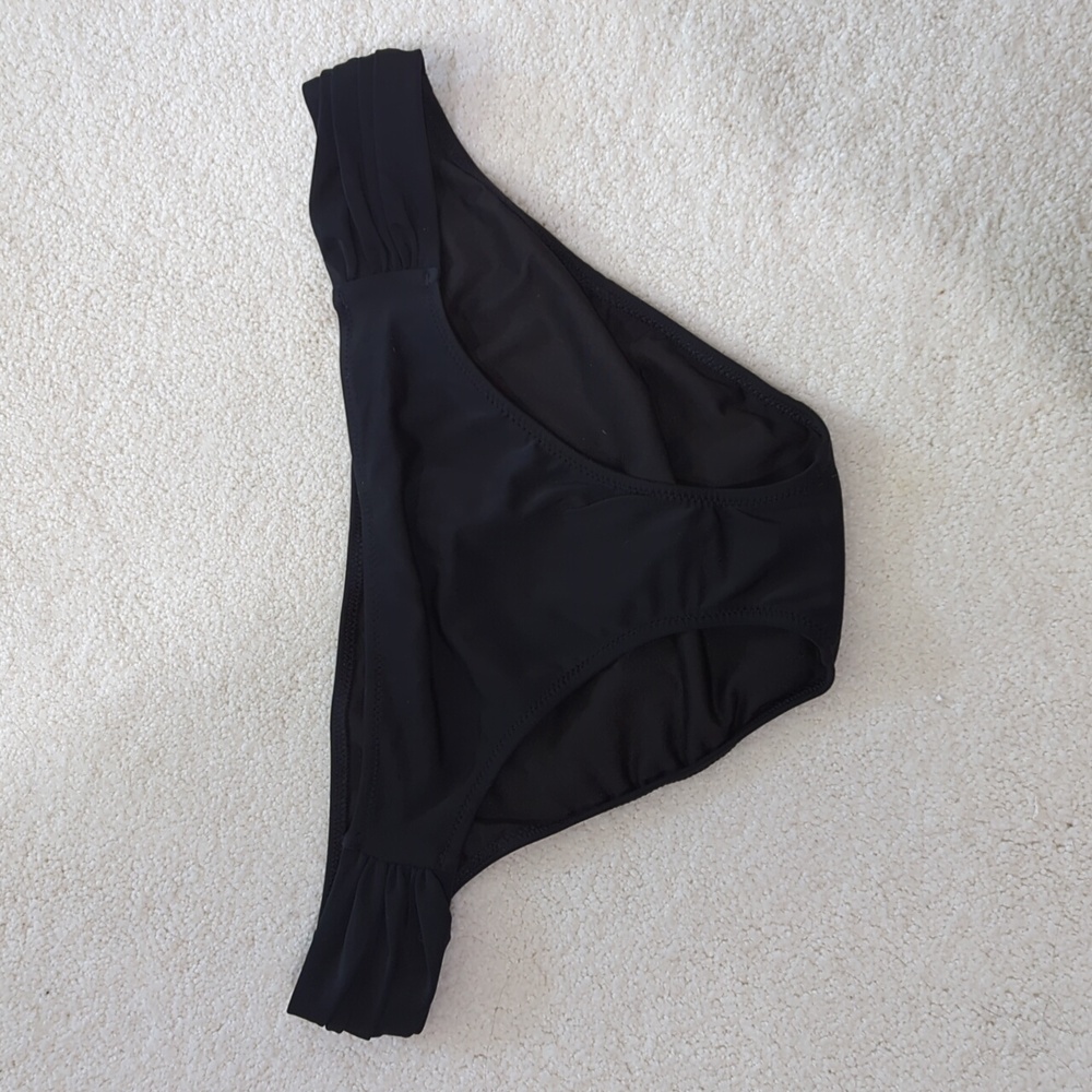 Victoria’s Secret Black Bikini Bottom Ruched sides NWOT size Large